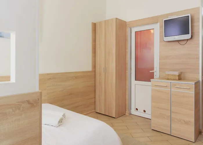 смарт з ремонтом біля форуму *